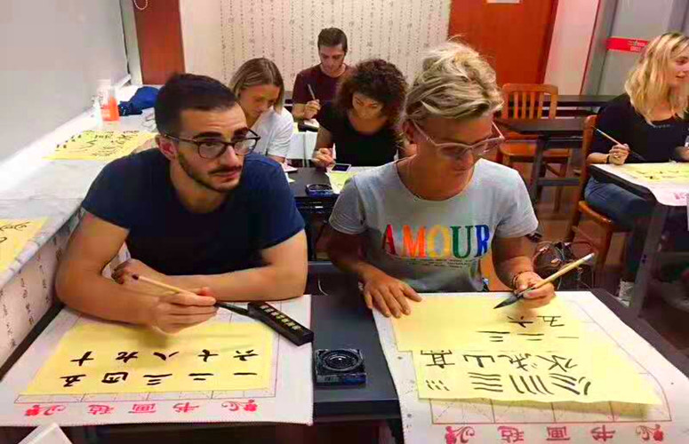 外国人学中文课程分类有那些?(图1)