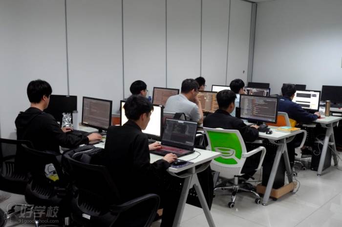 岚县AI项目技能培训助力妇女绽放新光彩(图1)